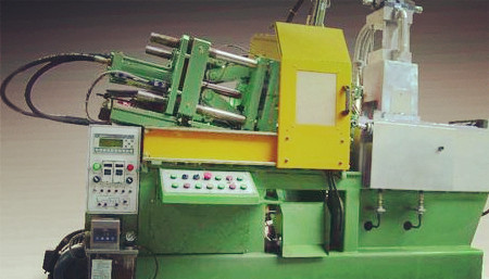 壓鑄機(jī)壓鑄時如何避免錘頭卡死？